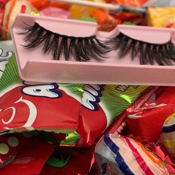 Too’Shiiny Lashes “DateNight set” - Picture 2 of 4